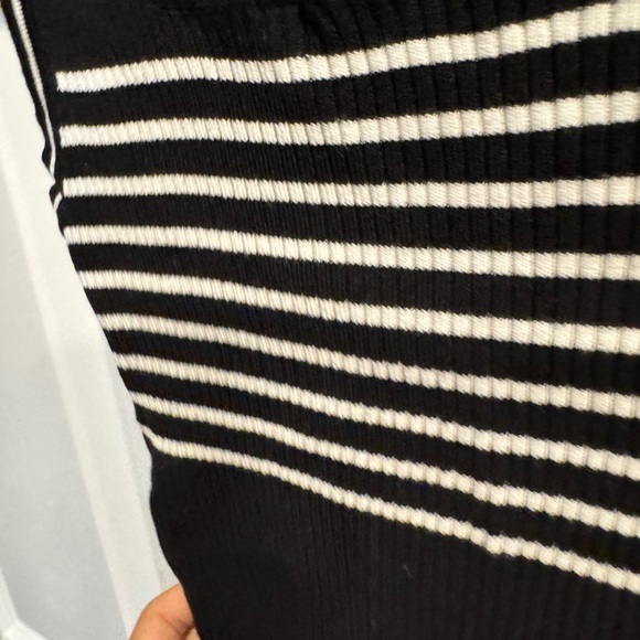 H&M Black and White Striped Rib Kint Tanm Top - Picture 3 of 3